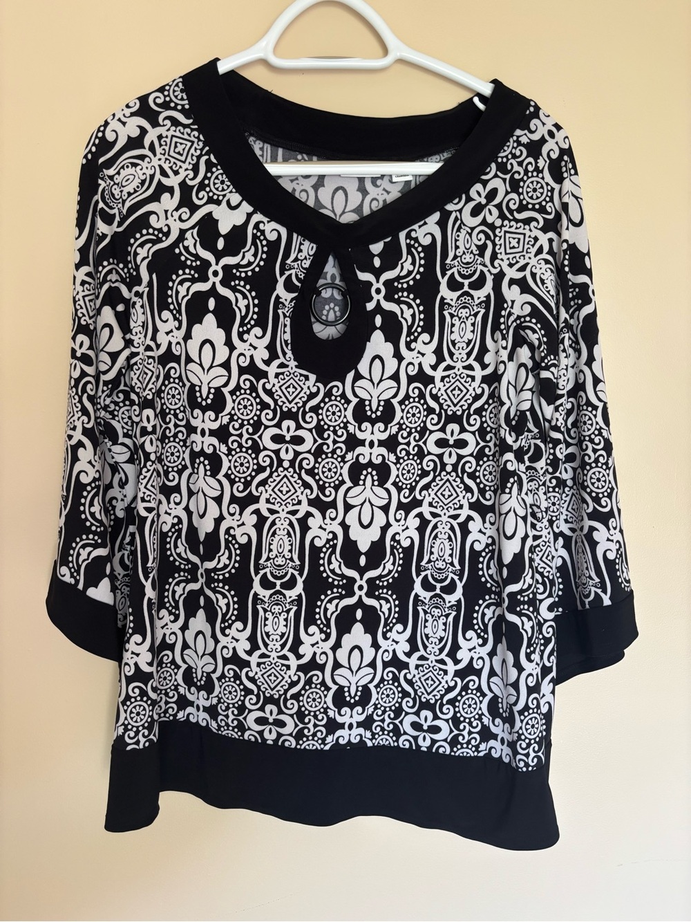 Cato Black & White Keyhole Scoop Neck Long Sleeve Top